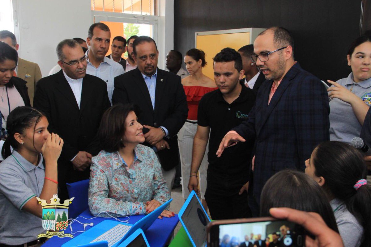 CarlosJSindico's tweet photo. Acompañamos a nuestra querida @margaritacdf @ViceRDo en la inauguración de 6 salones de programación en nuestro municipio https://t.co/S8a3upnwKv