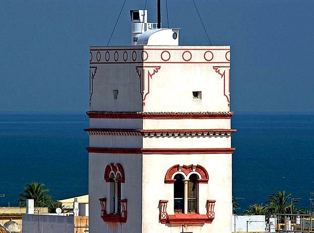BCIncoming's tweet photo. ➡️Formaban parte característica de la arquitectura gaditana, y fue el resultado del prestigio y auge que adquirió la ciudad. En la actualidad se conservan 126 Torres Vigías 🏛️🌍🧐 #BCI #Cádiz #TorresVigías #TorreTavira #BellaEscondida @VisitCadiz https://t.co/37udAFRYCS