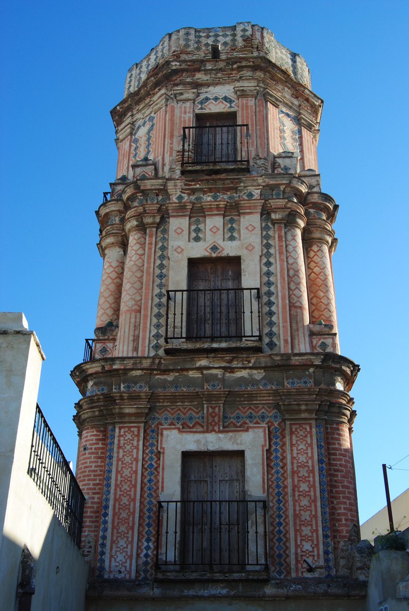 BCIncoming's tweet photo. ➡️Formaban parte característica de la arquitectura gaditana, y fue el resultado del prestigio y auge que adquirió la ciudad. En la actualidad se conservan 126 Torres Vigías 🏛️🌍🧐 #BCI #Cádiz #TorresVigías #TorreTavira #BellaEscondida @VisitCadiz https://t.co/37udAFRYCS