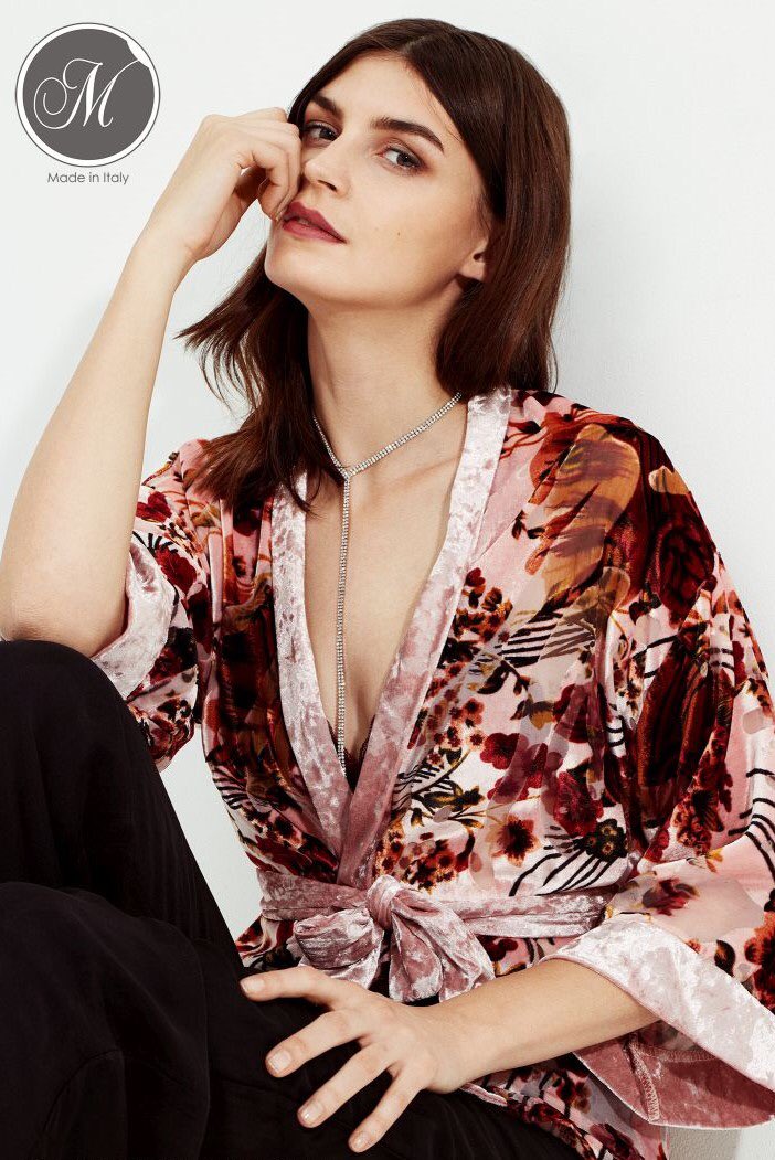 divalani_style's tweet photo. #obsessed with this velvet kimono by #mmadeinitaly 
Shop now https://t.co/ogsneUWpnm 
.
.
#shopfall #newcollection #september #fashion #velvet https://t.co/rn5mmLLcox