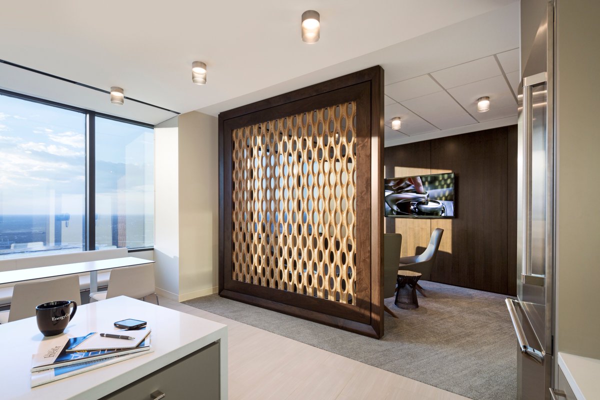 Mancini_Duffy's tweet photo. For the new #EnergyCapitalPartners offices, our #ManciniDuffy team utilized a relaxed yet sophisticated approach in the design to show the influence of the local attitude and aesthetic, while integrating craft-like details with elegant proportions. https://t.co/nNM6AgoEo2