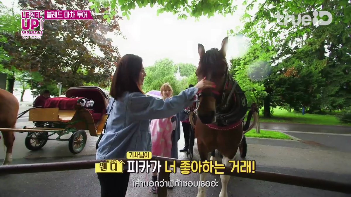 BY_9SNSD's tweet image. ความเข้าหาน้องม้าช่างแตกต่างกัน สงสารพี่กิ5555น้องม้ามองแรง #RedVelvet #JoyceTeaching  #joygi