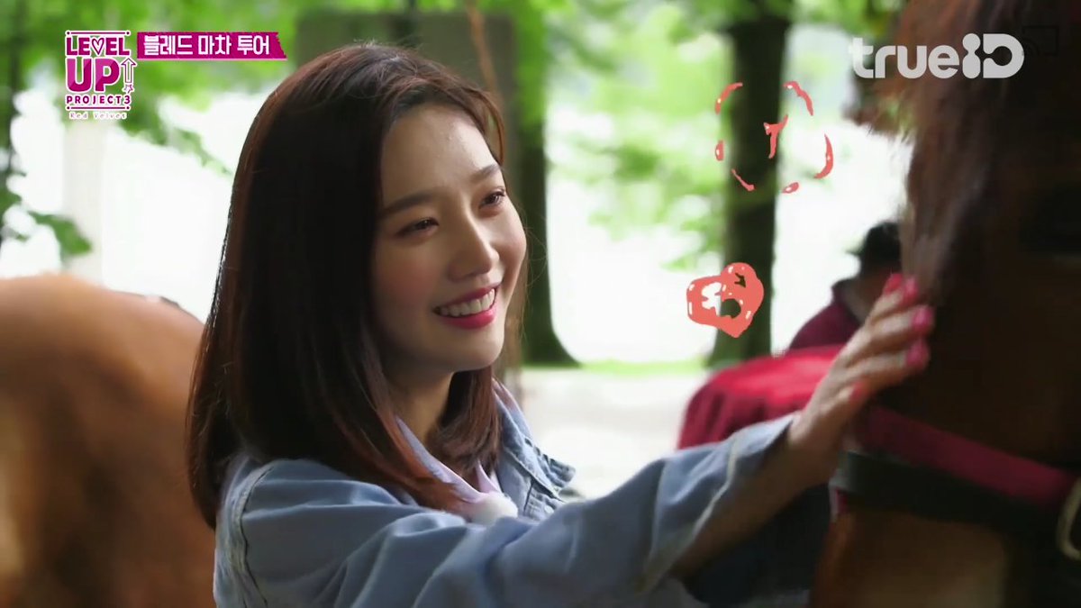 BY_9SNSD's tweet image. ความเข้าหาน้องม้าช่างแตกต่างกัน สงสารพี่กิ5555น้องม้ามองแรง #RedVelvet #JoyceTeaching  #joygi