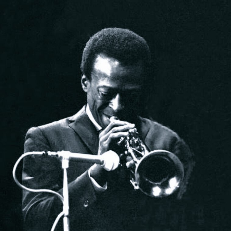 John_ichi_'s tweet photo. Miles Davis performing in Copenhagen Denmark November 2 1967. (Photo by Jan Persson)#jazz #trumpet #blues #jazzgiants #Emperor #MilesDeweyDavis https://t.co/XRnukguG4K