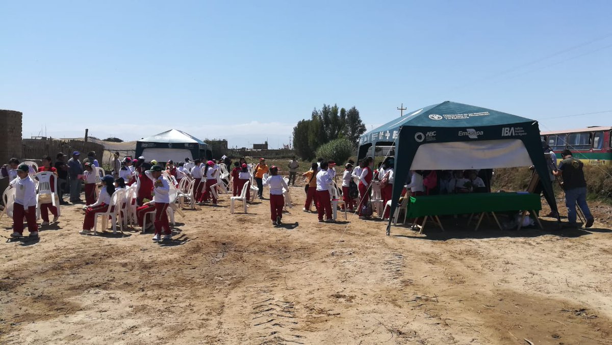 FAOPERU's tweet photo. Hoy se realizó el "Día de Campo de Algodón" del Proyecto #MásAlgodón, con estudiantes de la IEP Dan Vicente de #Ica.
#CoopSurSur #MásAlgodón https://t.co/k7k8kuGbZW