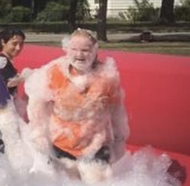 𝙊𝙝, 𝙩𝙤 𝙨𝙚𝙚 𝙖 𝙜𝙧𝙚𝙖𝙩 𝙗𝙞𝙜 𝙢𝙖𝙣 𝙚𝙣𝙩𝙞𝙧𝙚𝙡𝙮 𝙢𝙖𝙙𝙚 𝙤𝙛 𝙨𝙣𝙤𝙬…