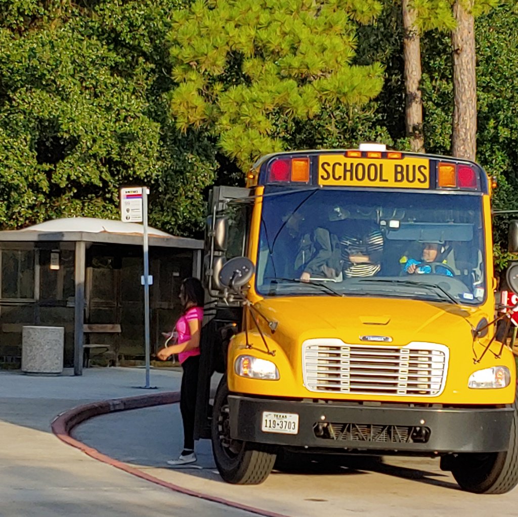 LSCNorthHarris's tweet photo. It's back to school week for everyone! WELCOME Victory Early College students! #LSCVictory #AldineISD #StayCloseGoFar https://t.co/cbI3PxjFEp