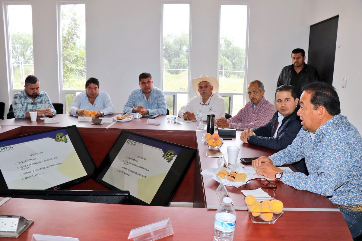 CamarilloMVZ's tweet photo. En este momento nos encontramos en la #FundaciónHidalgoProduce dónde su presidente Alfonso Lugo rinde su informe anual ante asociados a la fundación. https://t.co/qMEKShy0sZ