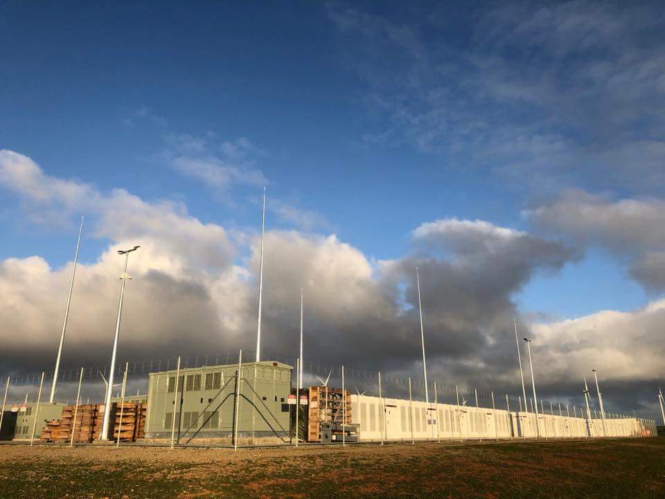 greenprojectorg's tweet image. A #MIRACLE of #innovation. At 100MW/129MWh, the #Hornsdale Power Reserve, located at the #HornsdaleWindFarm, in South Australia, built by #Tesla in 2017, and owned by #Neoen, is the largest #Lithium-ion #battery in the world. @greenprojectorg has been here.