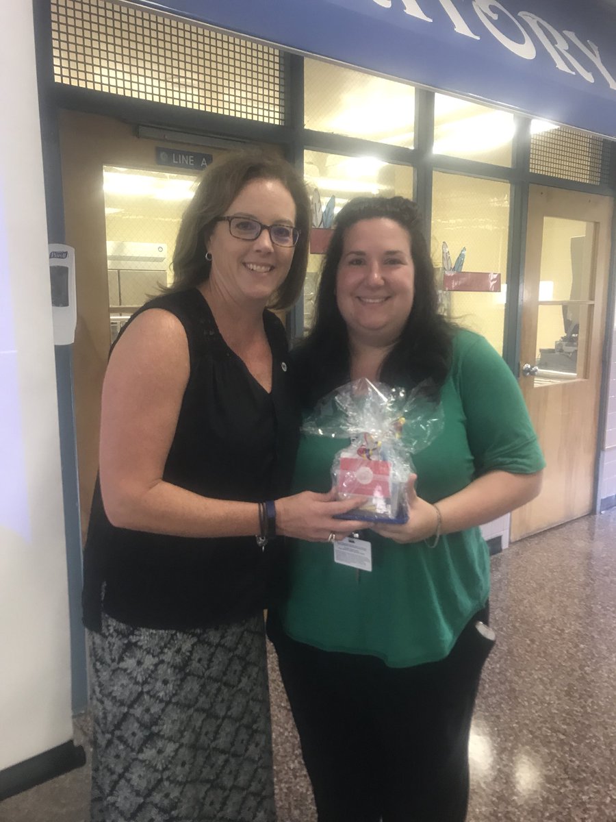 MsMeghanTimlin's tweet photo. Thanks @FriendsEBA for the awesome giveaways for teachers @KHS_Chiefs @KempsAcademy ! We appreciate your support! 💙❤️💙❤️ https://t.co/miiHWhiTha