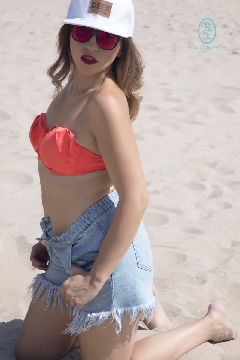 AlicanteBlue's tweet photo. Modelo Mayka , quedada fotográfica mar y deporte @alohasport y @alohers_coffee_surf y @divasworld.es , Mediterranean Catwalk y Jorge Herrera Classic, maquillaje @lateliermayka y Fotografías @alicanteblueeventos #modelos #model #alicanteblueeventos #photography #photo#photographer https://t.co/5u2ssdr5gr