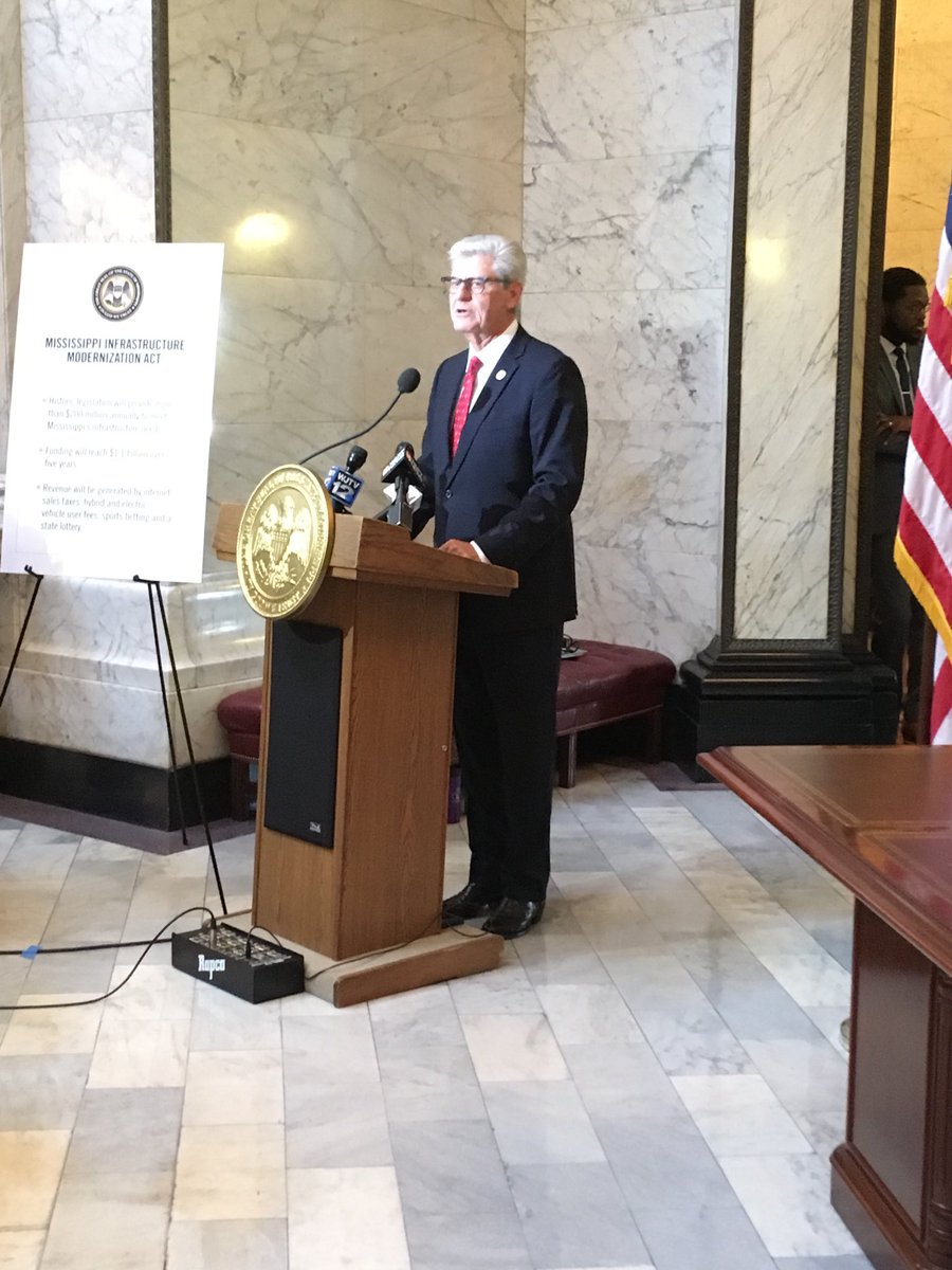 EWagsterPettus's tweet photo. “Today is, indeed, a great day,” Gov. ⁦@PhilBryantMS⁩ as he prepares to sign an infrastructure funding bill passed during 5-day special session. #msleg https://t.co/jmWlaTJcA2