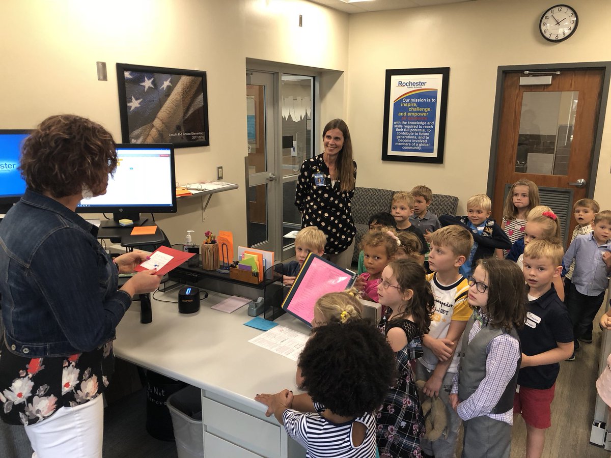 lincolnk8sonju's tweet image. Pure excitement! Kindergarten students on a scavenger hunt to learn about the school. They are getting close to finding Chester the Raccoon! #firstdayofk @LincolnK8School