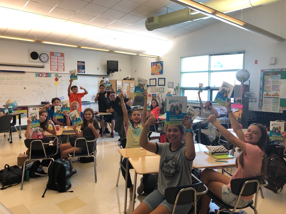 BCSONM's tweet photo. Deputy Martinez and the G.R.E.A.T. students at Roosevelt Middle School! #GREATunit #GangResistance๐ซ #Education
@ABQschools @APS_PD https://t.co/TUghYbiZxZ