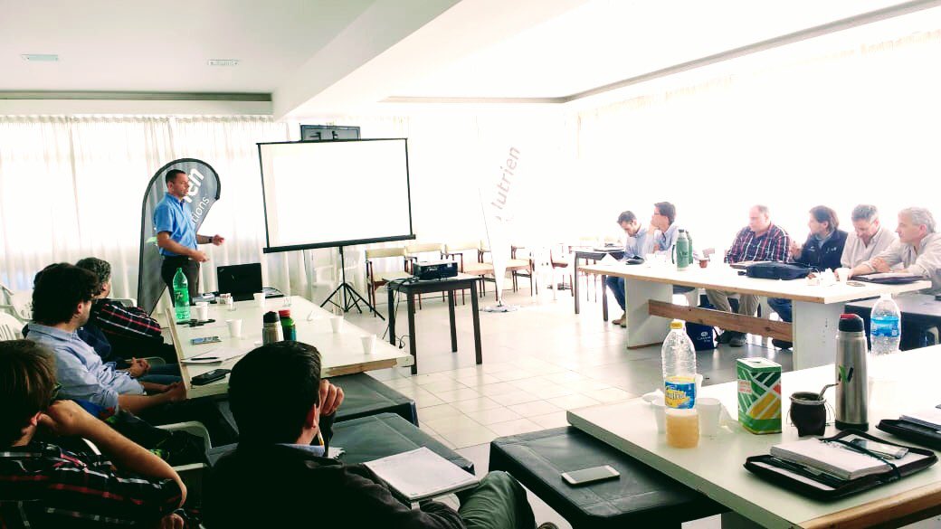 LovelandAR's tweet photo. Seguimos capacitando nuestro equipo de la División Sur sobre las nuevas tecnologías de @lovelandcafe preparándonos para la #gruesa2018 “Loveland Get Growing” https://t.co/ne1sqzjj6R