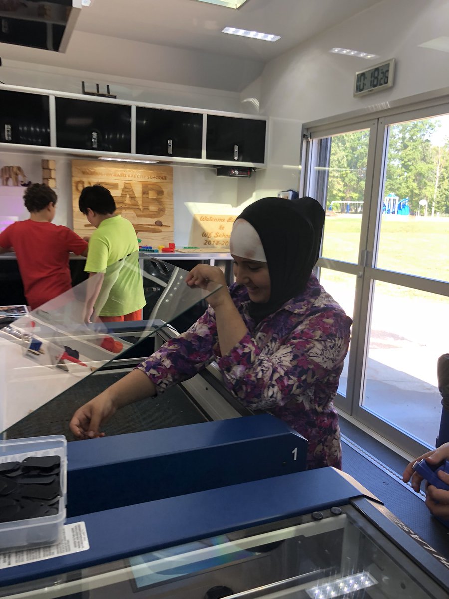 WEstemLADY's tweet image. “Can I work here?” asked an Edison 5th grader today.  Eagles are lovin’ the FAB Lab! #mobilefablab #fablab #designandcreate @wefabmobile @mrslegerski @WESchools @WES_EdisonElem