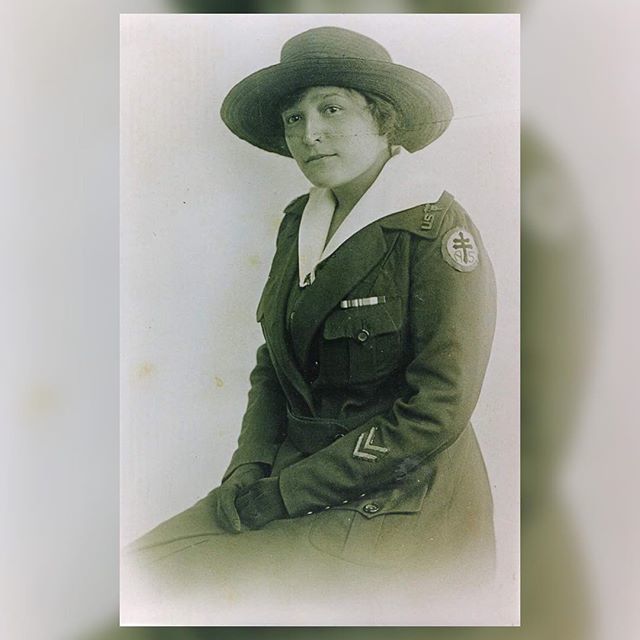shondarhimes's tweet photo. Charlotte Edith Anderson Monture was the first Indigenous woman to become a registered nurse in Canada and the first to gain the right to vote in a federal election. Due to her race, she wasn’t allowed to pursue her nursing education in Canada, so she so… https://t.co/fbpbKvcRBz https://t.co/MXxTNrWXFR