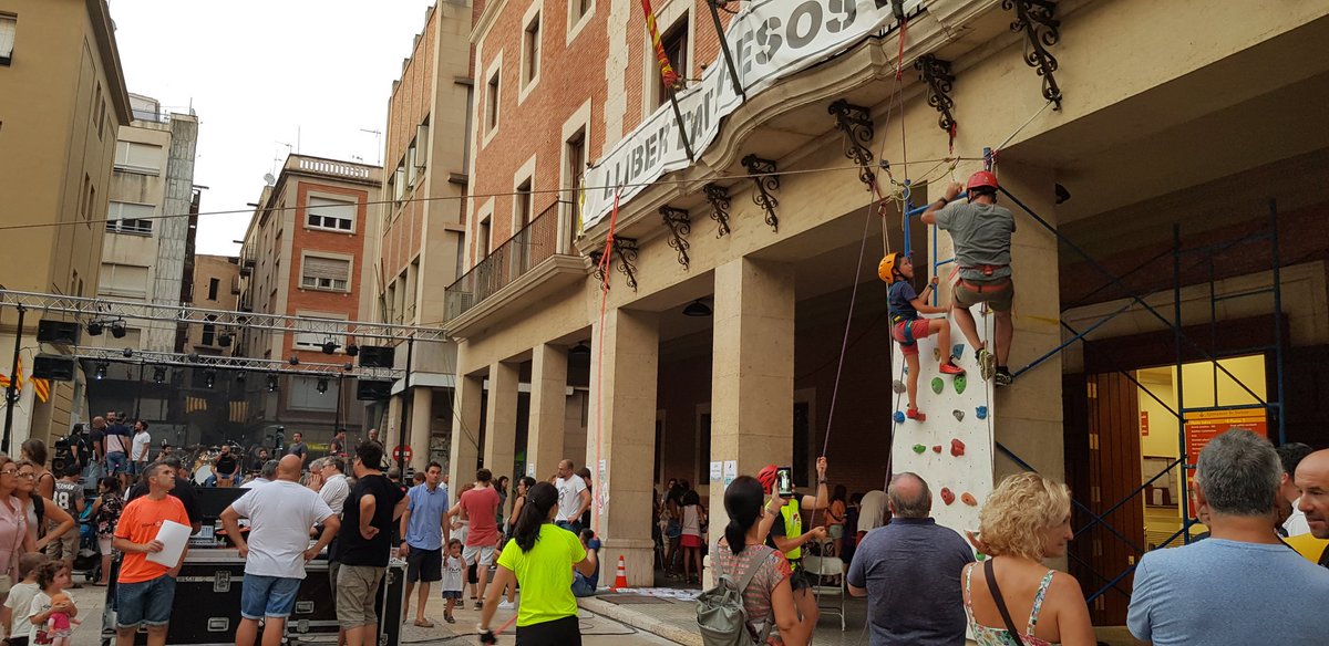 meritxellroige's tweet photo. Un any més ,  i amb molt d exit,  @vapertuvidal celebra la seva festa solidària.  Gràcies  per recordar lo pensant amb els xiquets i xiquetes de #Tortosa #VapertuVidal https://t.co/FLMl1Z9z82