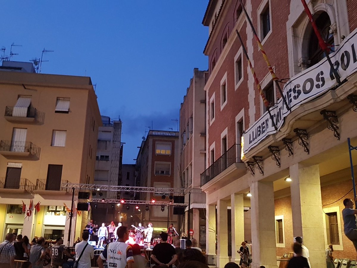 meritxellroige's tweet photo. Un any més ,  i amb molt d exit,  @vapertuvidal celebra la seva festa solidària.  Gràcies  per recordar lo pensant amb els xiquets i xiquetes de #Tortosa #VapertuVidal https://t.co/FLMl1Z9z82