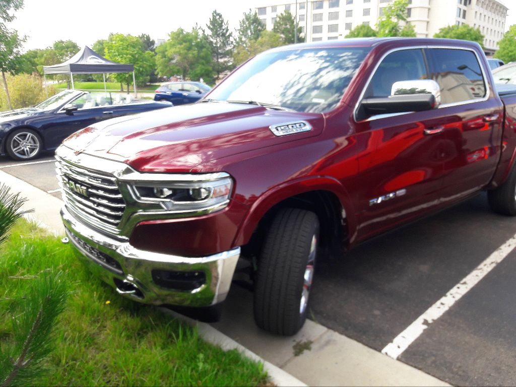 ViperShill's tweet photo. The new Ram 1500, in short, is a truck with an unbelievably good ride, astonishing interior, and to me, has the looks to match. @RamTrucks #RMAPMedia #RMDE18 #Trucks #RamTrucks #CodysCarConundrum #Automobiles #Automotive #CrazyGoodInterior #Mopar #V8Truck #HemiV8 https://t.co/E7w3tCtayY