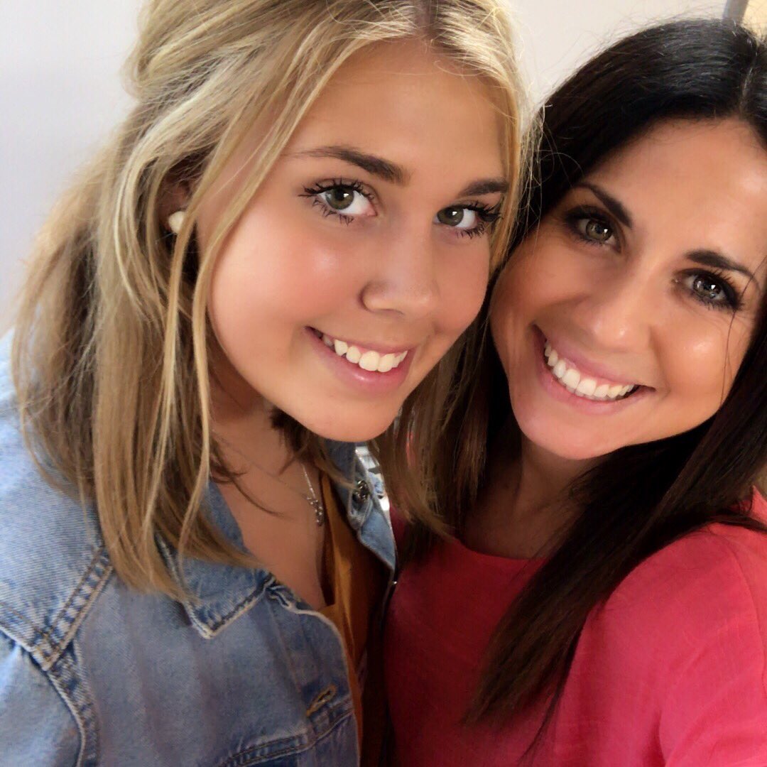 longellbest's tweet photo. There is nothing better then seeing one of your favorite 1st grade students who is doing so well! (I mean other then making me feel really really old!) 🤗🤗 https://t.co/Ff8bbaoo13