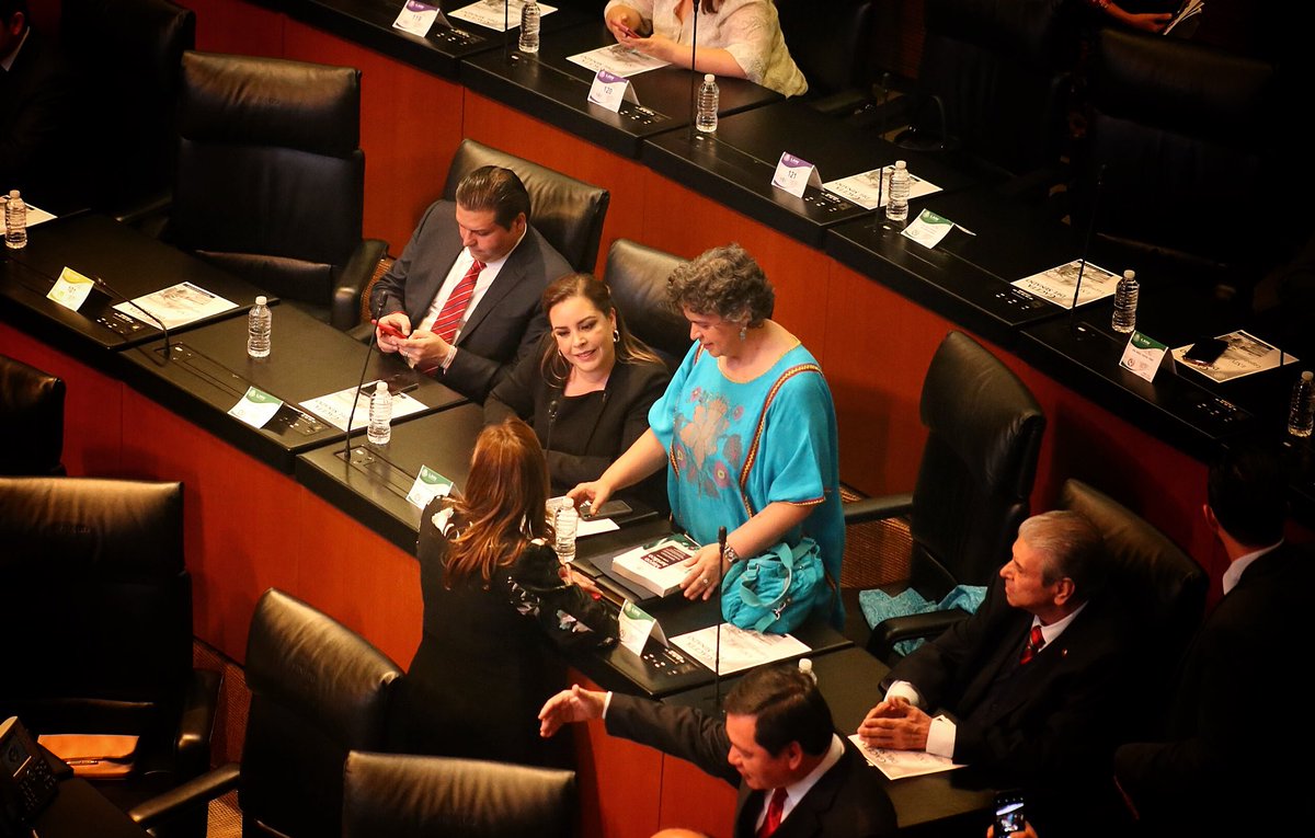 Veronica_mtz's tweet photo. Con gran compromiso asumo el cargo de  Senadora de la República por Coahuila. 

Trabajaré de manera cercana con la ciudadanía. 

#ConMuchoCorazón  #Coahuila #México https://t.co/rzFDWpazE4