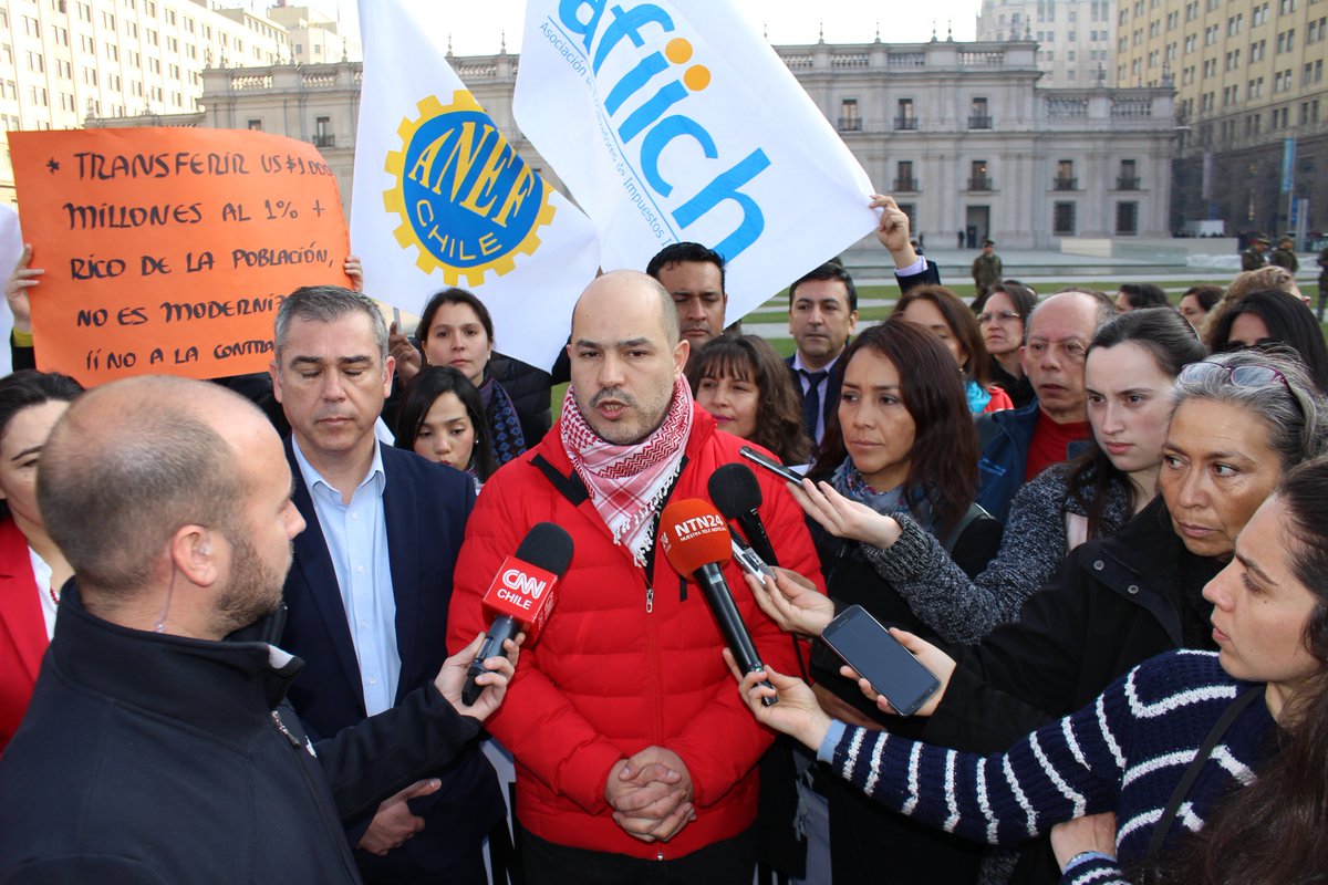 aneiich's tweet photo. "Esta movilización tiene como objeto decirles a los senadores y diputados que tenemos la convicción que los contenidos de este proyecto de ley son tan nefastos que no hay camino para negociar, y les estamos requiriendo que se rechace la idea de legislar", Pdte. ANEIICH #ParoSII https://t.co/Ub6k0EaX6L