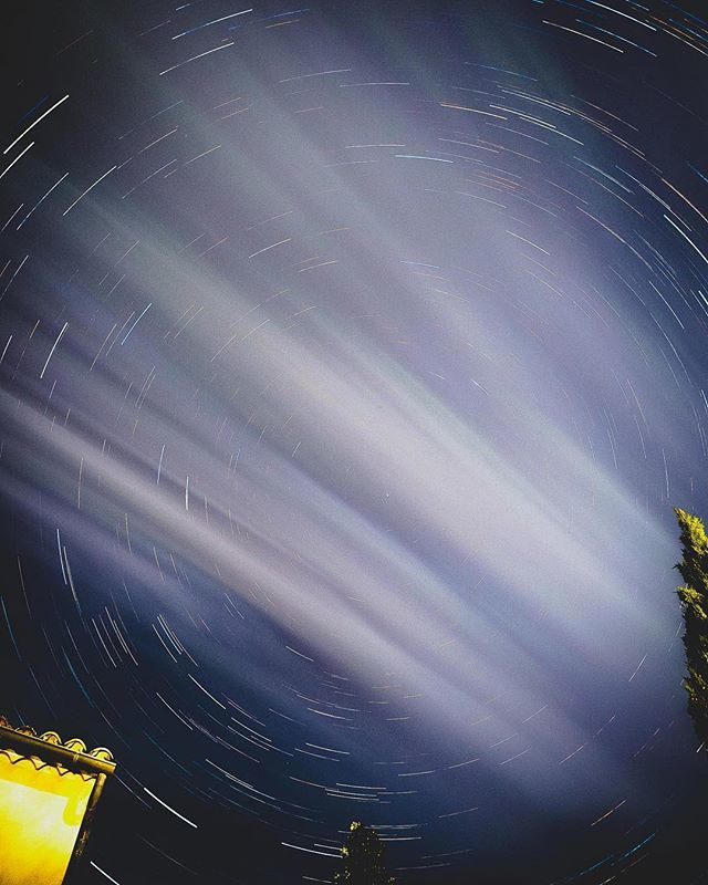 Had a go at some Star trails last night. Battery died mid way through, but like how the cloud has rolled through....
.
.
.
.
.
.
#witns #astrophotography #startrails #nightskyphotography #nightsky #astro_photography #nightshotz #olympusuk #benroletsgo #l… ift.tt/2ookkO1