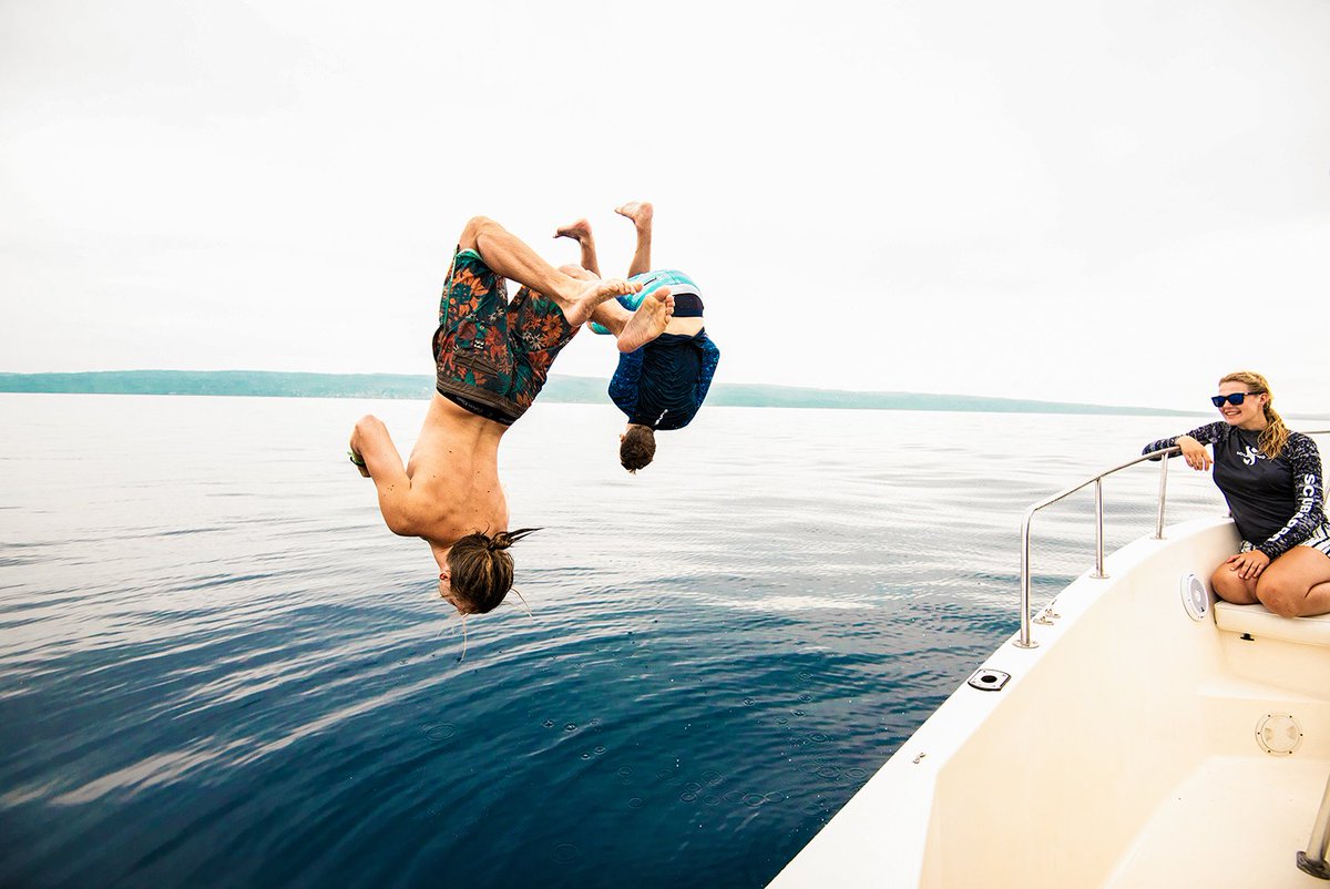 CostaSunglasses's tweet image. How many #backflips can you do? Here&apos;s to jumping into our favorite places and helping to keep our oceans clean. #UntangleOurOceans at bit.ly/2LDEayb. 📷:  Caine Delacy