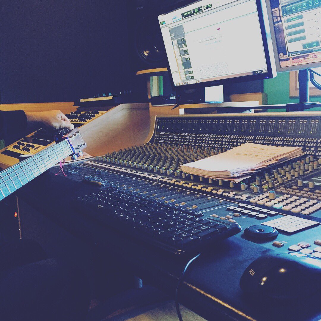 rebeccaannaoff1's tweet photo. another AMAZING day in the studio putting the finishing touches to the first EP! the words in this have been in the works for FAR TOO LONG!
#lilsingersongwriter #upandcomingartist #recordingartist #recordingstudio #youngperformer #lyricist #EPonitsway #Blue https://t.co/PrGCRgnsTq