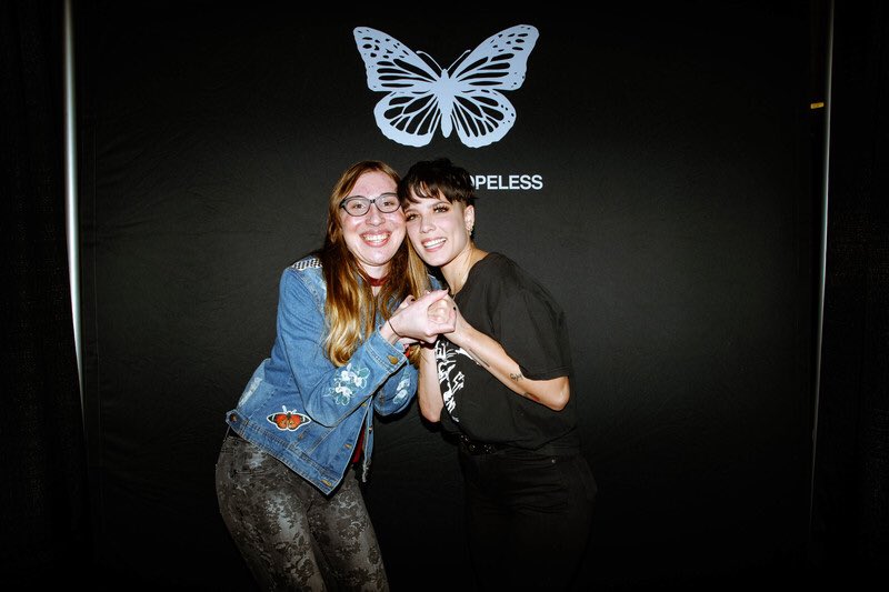 coveredcolours's tweet photo. “Badlands is special.”
Finally getting to meet my queen @halsey yesterday after loving her since 2015 was even better than I’d imagined... I’m still not over how incredibly special that moment was. (And she thanked me for coming to see her!!) The happiness is so real 😭💖🙏🏼 https://t.co/SJs4D10Uov