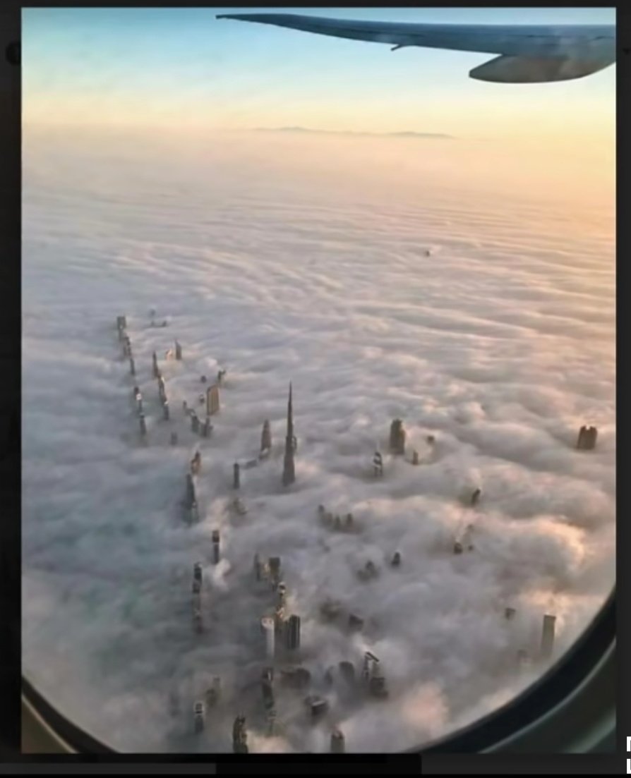 Aerial view over Seattle, Washington before the smoke from the #CAFirestorms dissipated without rational explanation. No wind and/or rain... 🤔🙄