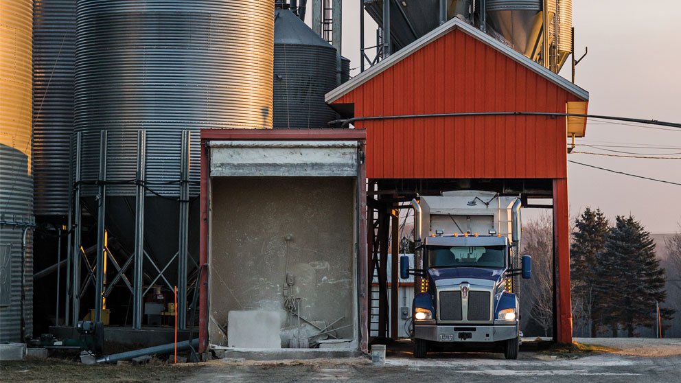 FCCagriculture's tweet image. “My grandparents would be proud of what we’ve accomplished. Just as they were when they transferred their farms over to our parents.” Read the Berthiaume’s transition story. fcc-fac.ca/en/ag-knowledg… #LetsTalkTransition