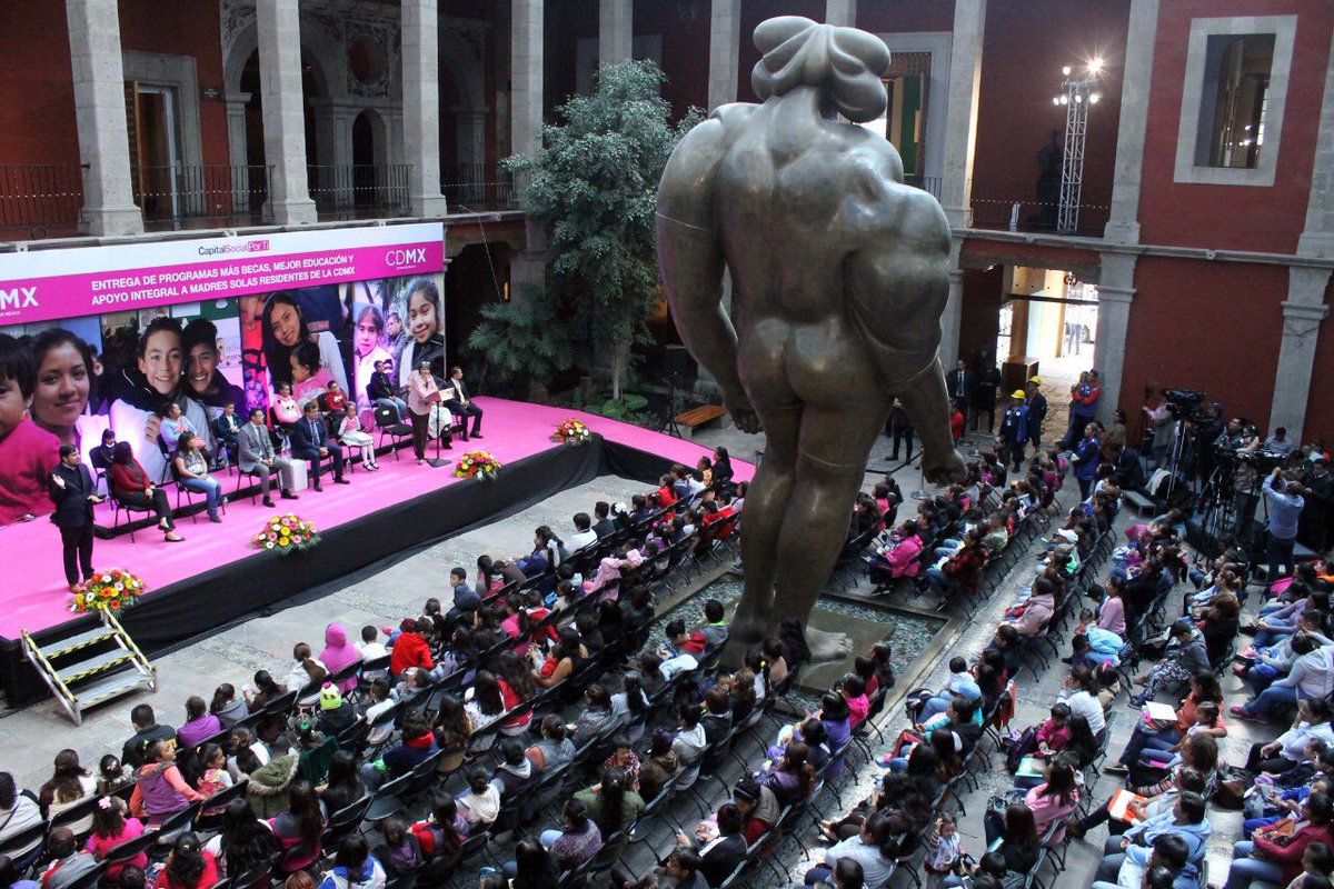 GamalielMtzCDMX's tweet photo. El #DIFCDMX trabaja continua y permanentemente con acciones encaminadas a fortalecer el derecho a la educación de infancias y adolescencias para evitar que abandonen las aulas. https://t.co/KG5JIK0mqM