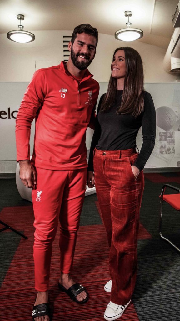 Vegard_Nielsen's tweet photo. Tror Ingrid Halstensen i TV2 også liker Alisson 😍 🙊 #LFC #2pl Foto: @srOlofAndersson https://t.co/UemPLFxFMC