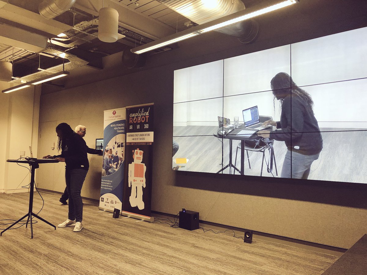 gBico's tweet photo. Great to see @Deejay_Dibs (developer by day dj by night) live showing the process of creating music 🎶🎹🎵🎼! A lot of work and creativity! Even some live #music #freestyling #immersive #augmentingrealitymeetup https://t.co/7YxZjmMOvB