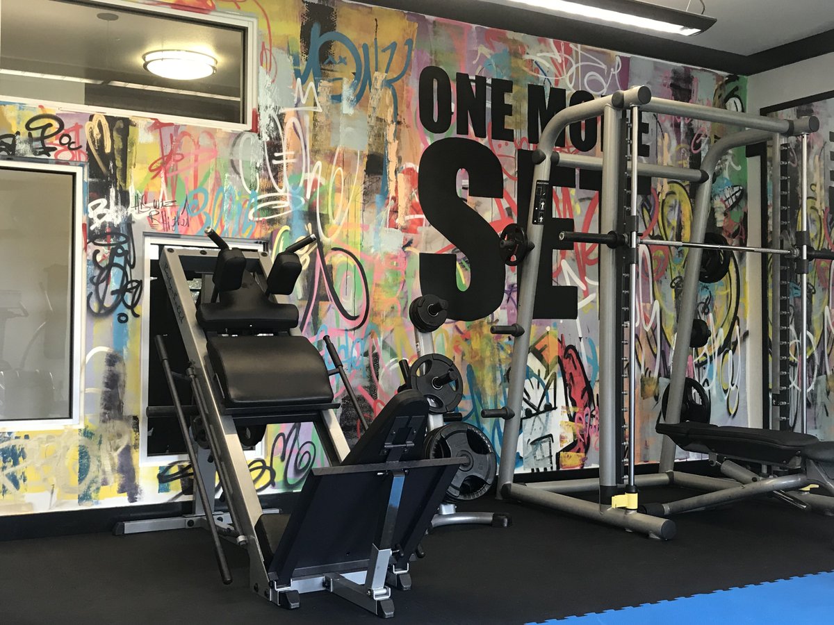 TheDunhillApts's tweet image. In need of some motivation this #humpday? Head to #theDunhill gym and get ready to sweat! #ONEMORESET #STRONGISSEXY