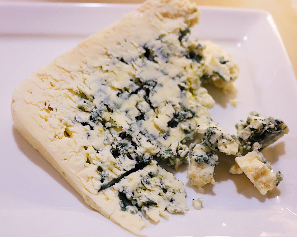 TLHMarket's tweet image. Dinner Tonight: Braveheart Beef Burgers with Blue Cheese, arugula, and our #LighthouseMade Pickled Onions!