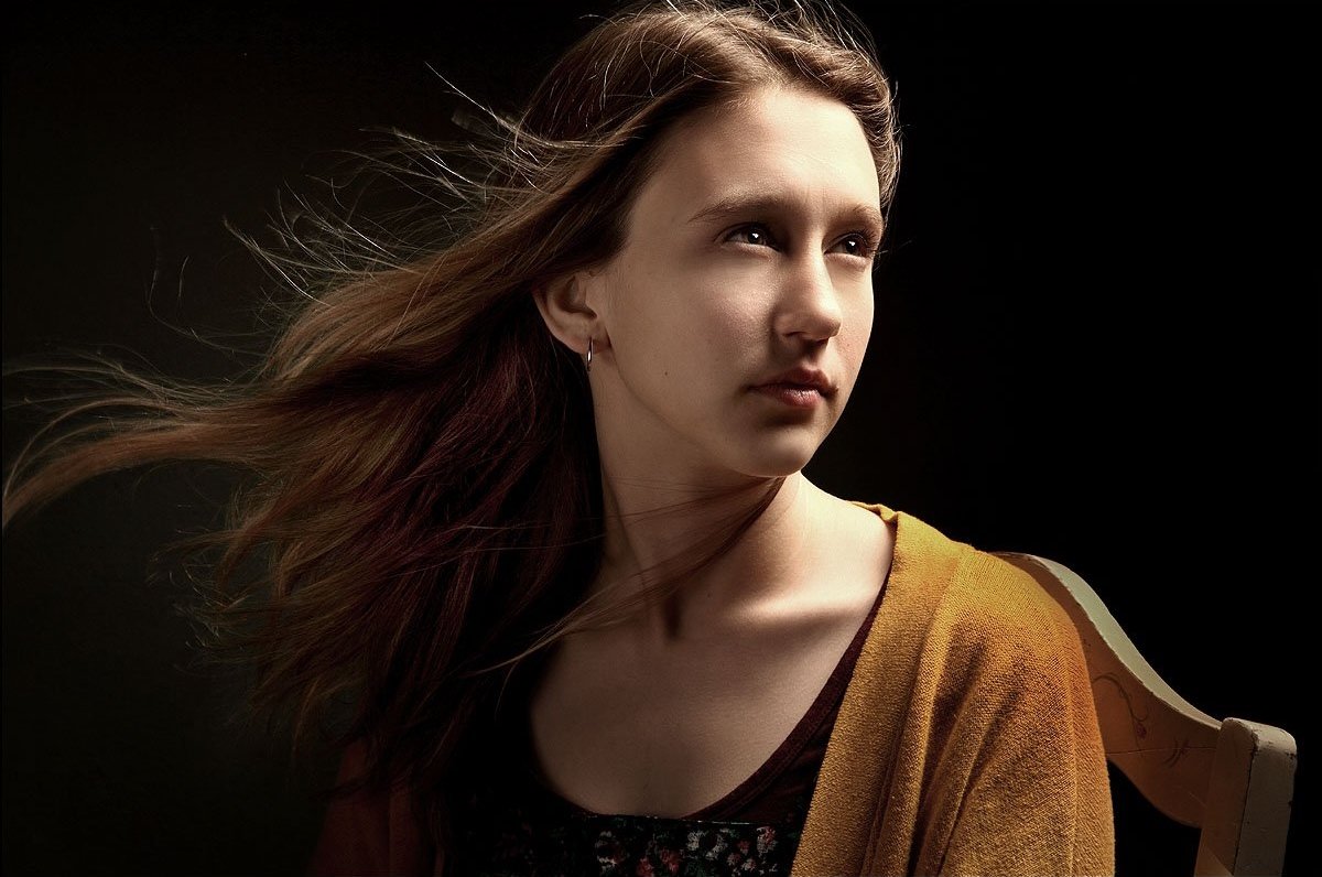 MQ Unreleased promotional photos of Taissa Farmiga as Violet Harmon. 