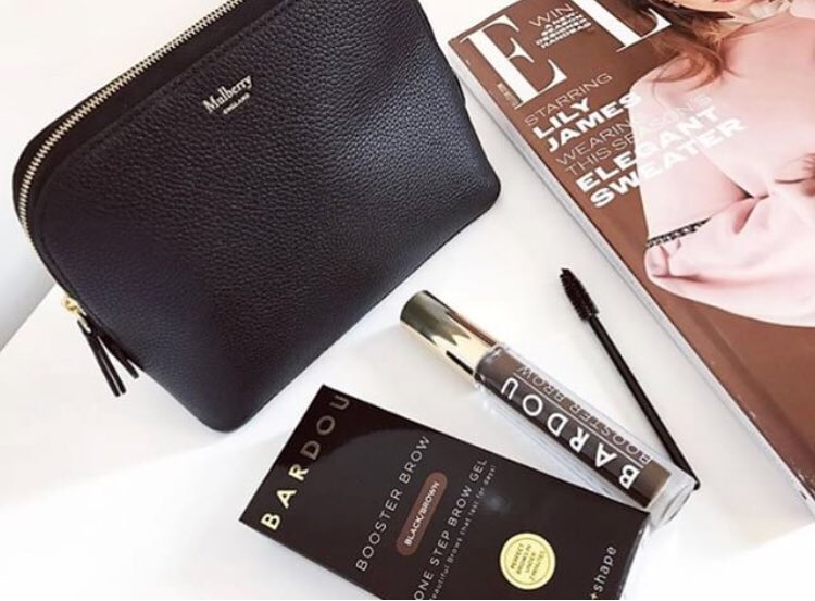 The #BoosterBrow is ultra long-wearing and once dry, the fibers fasten onto existing brow hair, locking in natural colour. The result is great eyebrows which are perfectly shaped and last all day long 🔥⠀