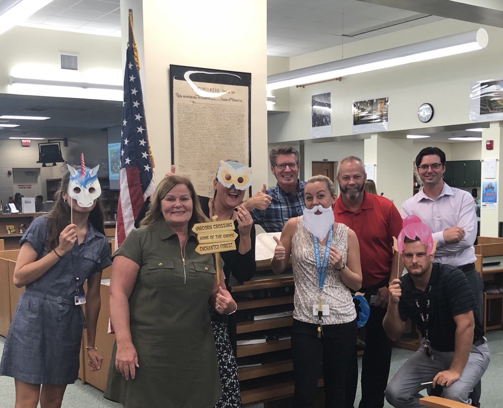 lizp1118's tweet image. Hinson Middle Social Studies team knows how to represent!  #vcsplc #hinsonmiddle. #vcssocialstudies #vcsschools