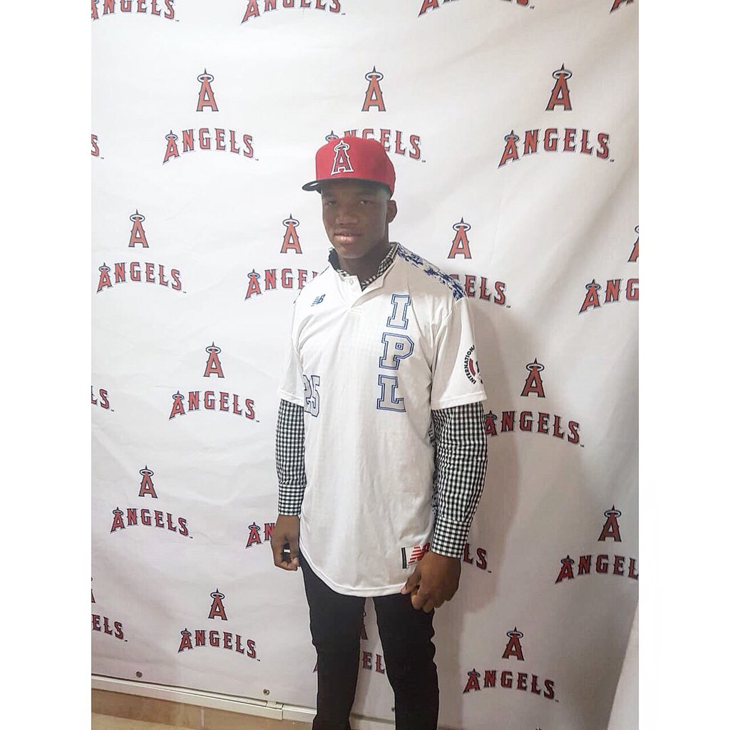 iplbaseball_rd's tweet photo. #NotiIPL || El outfielder Alexander Ramírez, hoy concreto su firma con los #Angels .
-
El joven de tan solo 16 años de edad, es uno de los mejores prospectos del 2018 en el cual se posicionó en el top de los 30 mejores prospectos de la #MLB . https://t.co/06blLkjpbm