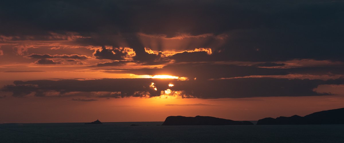 Another stunning sunset after a blustery day in West Wales... #stbridesbay #pembrokeshire #westwales #sunset #mattwilksphotography #landscapephotographer