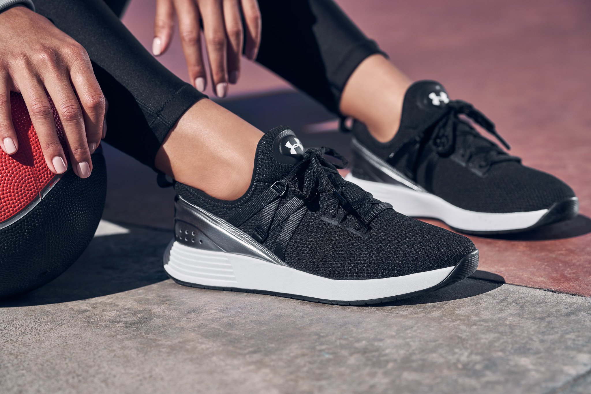 Ennegrecer gusano Es decir Under Armour Women on Twitter: "Meet the new UA Breathe Trainer. Designed  to give you comfort &amp; style every day while you train. Shop here --&gt;  https://t.co/9y4Jfh2Xvq https://t.co/GR2ylRQKeR" / Twitter
