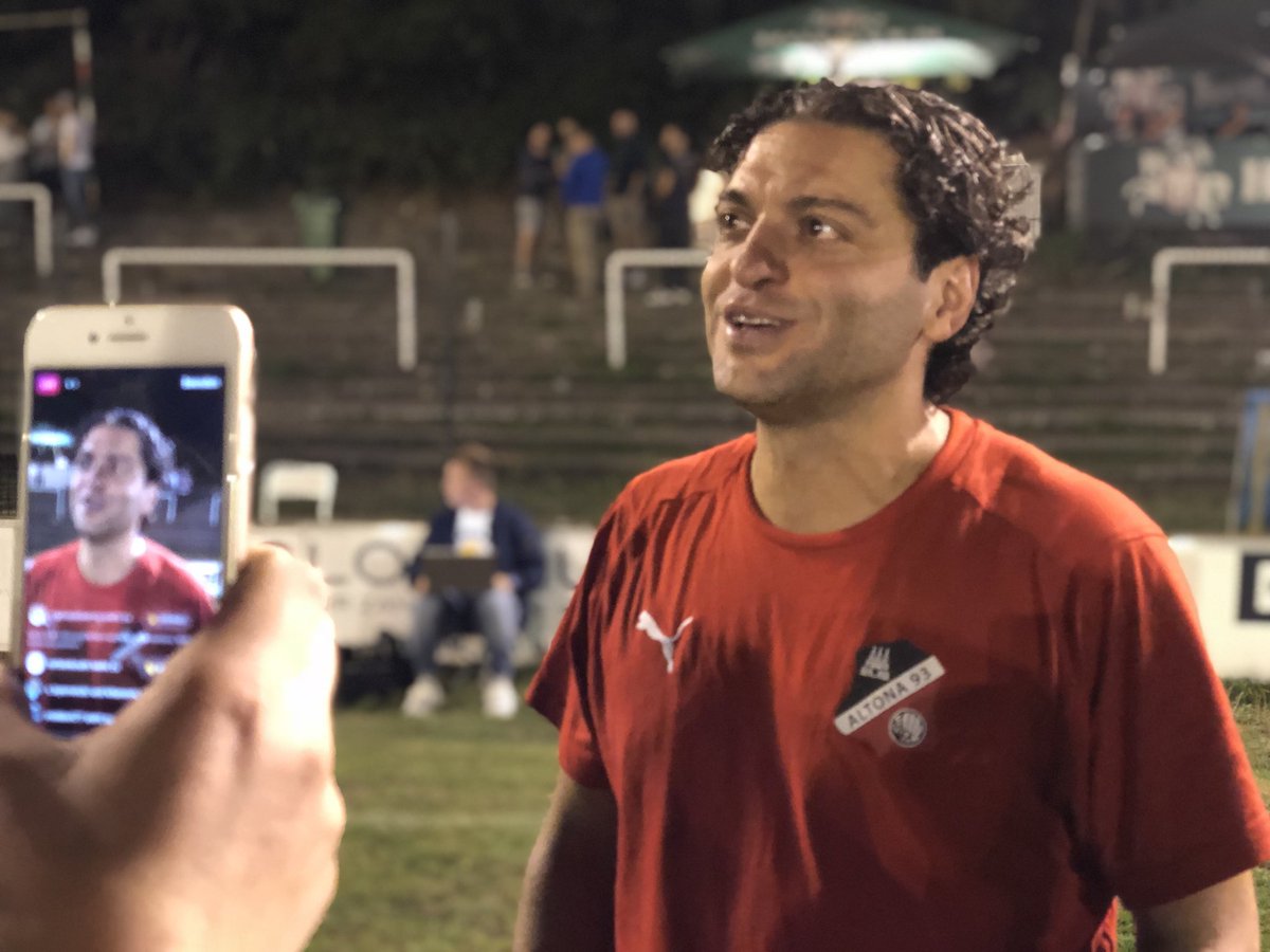 AltonaerFC1893's tweet photo. 💬Trainer Berkan Algan ist happy: „Wir sind heute stolz auf unsere Jungs! Eine schöne Sache. Trotzdem hoffe ich, dass wir nicht jede Woche gegen @TuS_Dassendorf spielen müssen😉“ #A93DAS https://t.co/lnTVzC8u8k