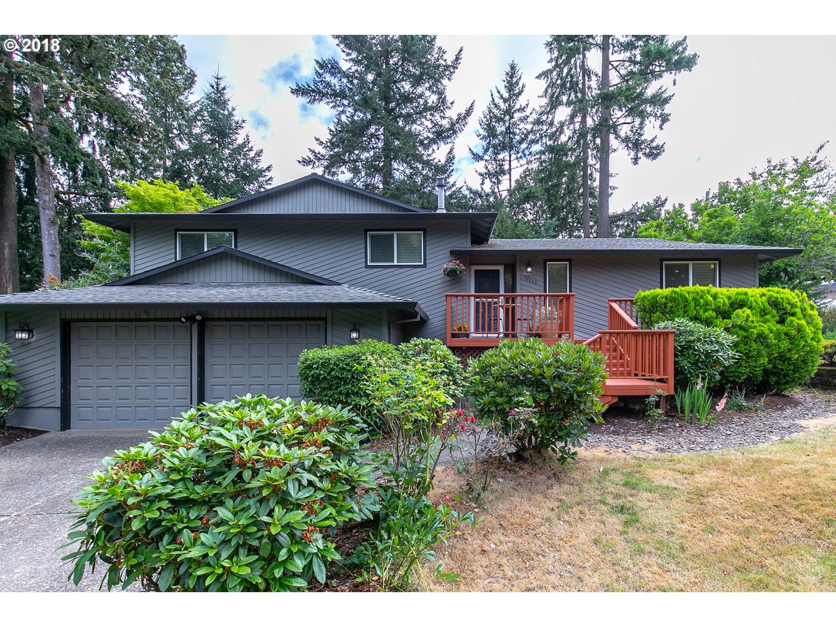 SeanZBeckerRE's tweet photo. Sold! Congrats to our first time homebuyer, Max, on the purchase of this stellar split level in Milwaukie.
14808 SE Garland Ln, Milwaukie, OR 97267 | 3 Bed, 2.1 Bath | 1867 sqft | 2 Car Garage | ML#18591989 https://t.co/Z70X6KimT7