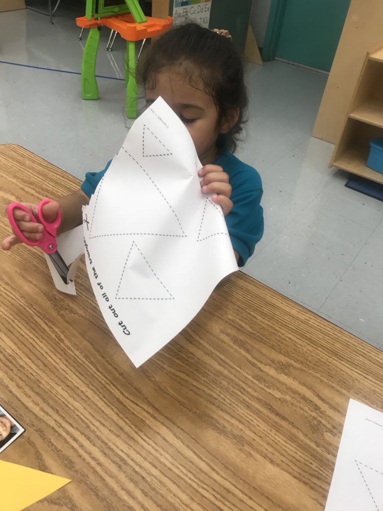 TeachTre's tweet photo. Building those tiny hand muscles and increasing eye-hand coordination! #CuttingActivity #PreK #FineMotorSkills #iTeachPreKESE https://t.co/M8O5DXoHjM