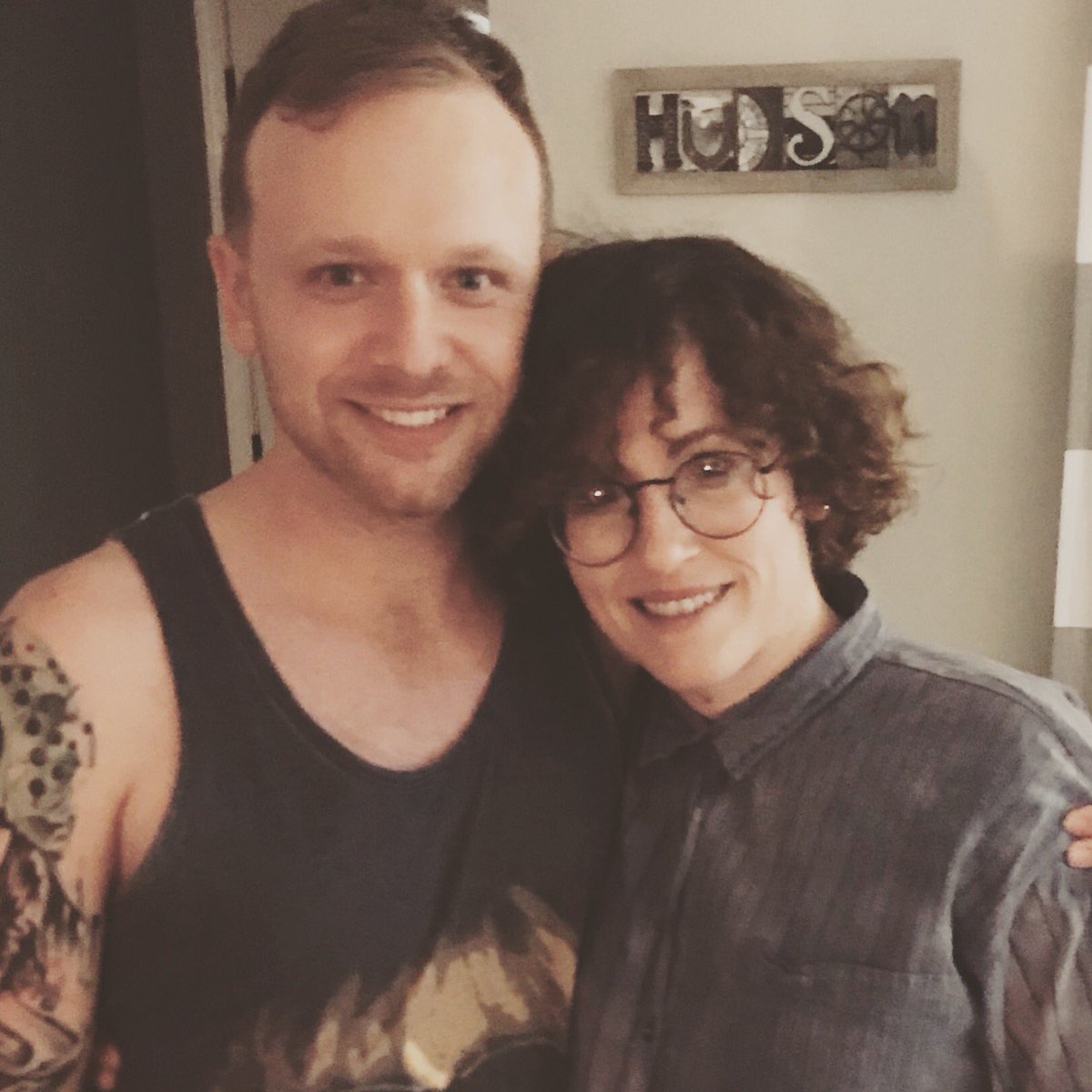 Cross1007's tweet photo. On Monday I was able to meet one of my favorite musicians at a house concert. It was such a surreal  experience that I’ll never forget- especially when she sang the song that helped me through my first break over 10 yrs ago. Thank you, @aslyn ☺️ https://t.co/dWjmE10cQ0