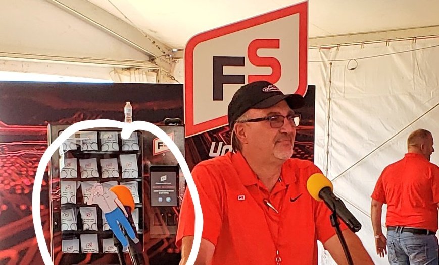 FSCooperatives's tweet photo. Anders and #flatsteve are ready to be your life line in our Farming Face-Off. @FPShow #fps18 #660 https://t.co/DWxKKRh4C3