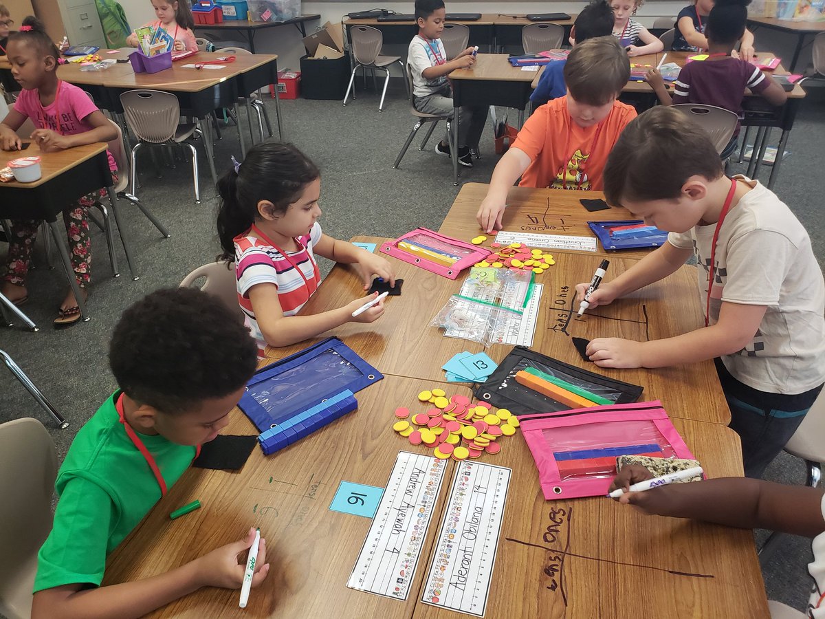 First grade is enjoying some hands on math! #WEinKaty <a href="/WEinKaty/">🌟Wolfe Elementary</a> <a href="/STEMGalGuzman/">Marisa Guzmán</a>